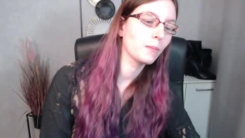 emma online show from February 25, 12:34 pm