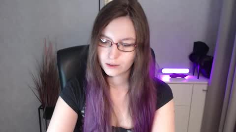 emma online show from November 22, 7:29 am