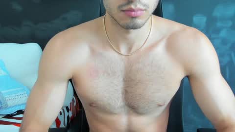 Snapshot of emma_muscle_ chatting on January 2, 6:01 pm emma online show from January 2, 6:01 pm