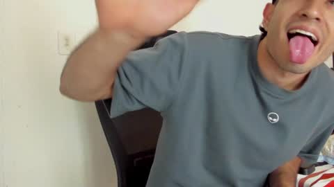 Snapshot of emma_muscle_ chatting on January 25, 12:59 am emma online show from January 25, 12:59 am