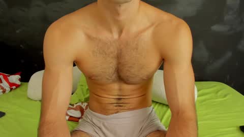 Snapshot of emma_muscle_ chatting on January 31, 5:42 pm emma online show from January 31, 5:42 pm