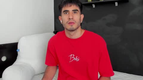 Snapshot of emma_muscle_ chatting on February 16, 5:04 pm emma online show from February 16, 5:04 pm