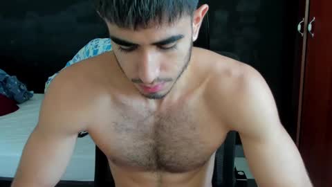 Snapshot of emma_muscle_ chatting on February 17, 2:15 pm emma online show from February 17, 2:15 pm