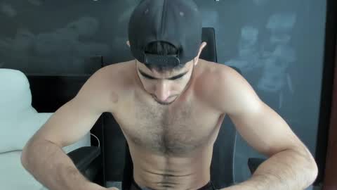 Snapshot of emma_muscle_ chatting on February 22, 9:26 pm emma online show from February 22, 9:26 pm