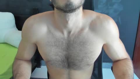 Snapshot of emma_muscle_ chatting on February 28, 12:43 am emma online show from February 28, 12:43 am