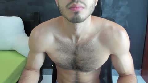 Snapshot of emma_muscle_ chatting on March 5, 12:00 pm emma online show from March 5, 12:00 pm