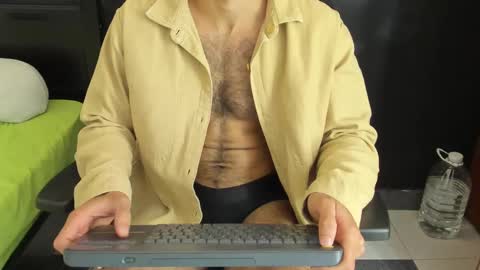 Snapshot of emma_muscle_ chatting on March 7, 9:59 pm emma online show from March 7, 9:59 pm