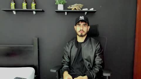 Snapshot of emma_muscle_ chatting on October 20, 2:23 am emma online show from October 20, 2:23 am