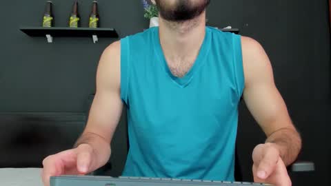 Snapshot of emma_muscle_ chatting on October 23, 1:43 pm emma online show from October 23, 1:43 pm