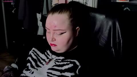 Snapshot of emma_razoom chatting on October 31, 9:16 pm Emma Razumovskaya online show from October 31, 9:16 pm