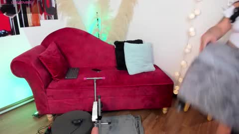 emma online show from October 10, 11:31 am