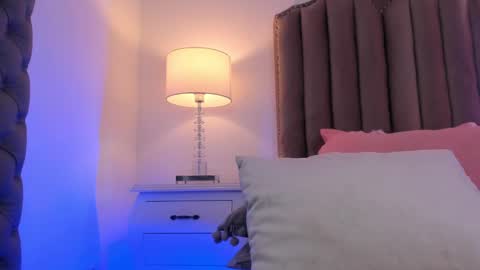 Snapshot of emma_torres__ chatting on January 4, 3:07 pm Ema online show from January 4, 3:07 pm