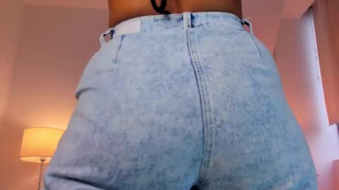 Snapshot of emma_torres__ chatting on February 15, 11:39 am Ema online show from February 15, 11:39 am