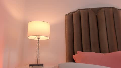 Snapshot of emma_torres__ chatting on February 19, 3:05 pm Ema online show from February 19, 3:05 pm