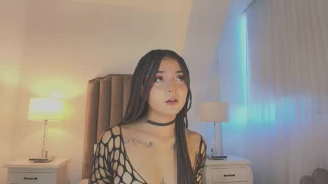 Snapshot of emma_torres__ chatting on November 25, 12:05 pm Ema online show from November 25, 12:05 pm