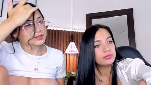 Snapshot of emma_white_01 chatting on February 28, 5:48 am emma your love online show from February 28, 5:48 am