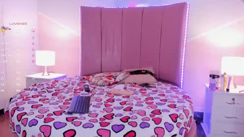 emma_whitee_ online show from January 15, 3:07 pm