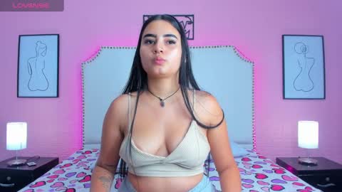emma_whitee_ online show from November 1, 1:02 pm
