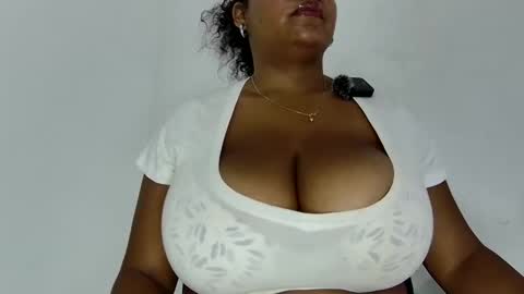 Snapshot of emmaa_5 chatting on November 12, 1:39 am emma 5 online show from November 12, 1:39 am