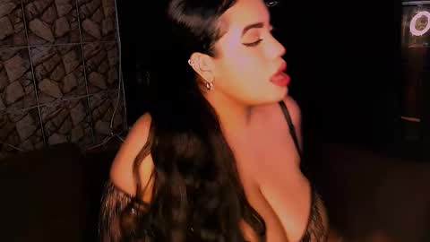 Snapshot of emmacamille2 chatting on February 23, 4:50 am emmacamille2 online show from February 23, 4:50 am