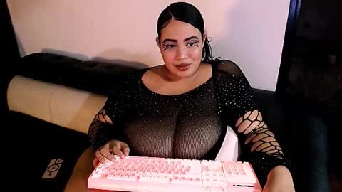 Snapshot of emmacamille2 chatting on October 15, 6:57 am emmacamille2 online show from October 15, 6:57 am