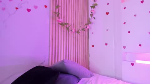 Snapshot of emmaclark_1 chatting on September 12, 8:31 pm emmaclark_1 online show from September 12, 8:31 pm