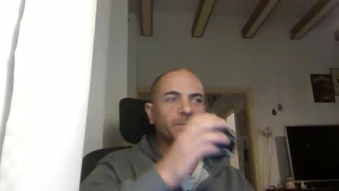 Ariel online show from December 19, 4:34 am