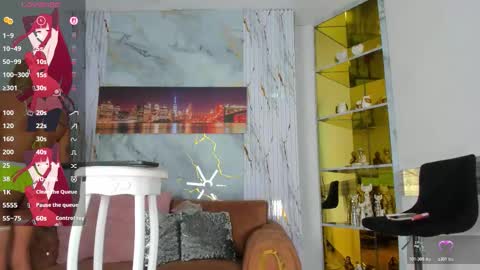 Emma online show from November 12, 2:17 pm