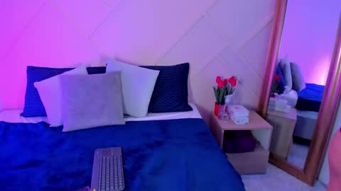 emmajohanson online show from October 4, 8:18 pm