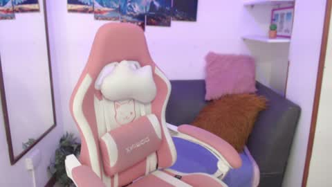 Snapshot of emmamyers_ chatting on December 20, 11:16 pm Emma online show from December 20, 11:16 pm