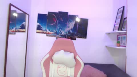 Snapshot of emmamyers_ chatting on December 24, 1:38 am Emma online show from December 24, 1:38 am