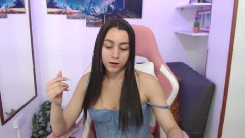 Snapshot of emmamyers_ chatting on January 17, 10:23 pm Emma online show from January 17, 10:23 pm