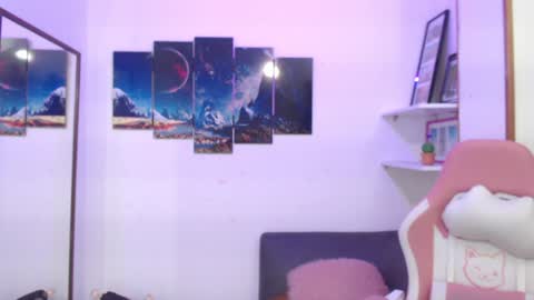 Snapshot of emmamyers_ chatting on February 1, 2:05 am Emma online show from February 1, 2:05 am