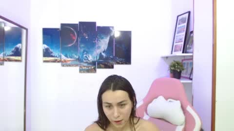 Snapshot of emmamyers_ chatting on February 26, 4:36 am Emma online show from February 26, 4:36 am