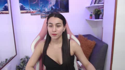 Snapshot of emmamyers_ chatting on March 9, 1:35 am Emma online show from March 9, 1:35 am