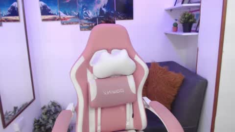 Snapshot of emmamyers_ chatting on March 9, 4:38 am Emma online show from March 9, 4:38 am