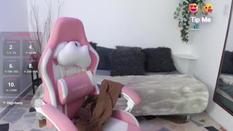 Snapshot of emmamyers_ chatting on September 25, 12:03 am Emma online show from September 25, 12:03 am