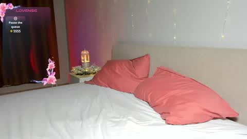 emmanuelleee online show from December 11, 11:41 am