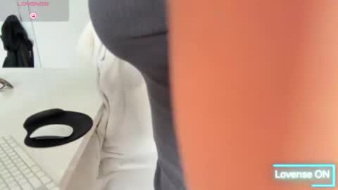 Emma Skyee online show from September 26, 1:26 pm