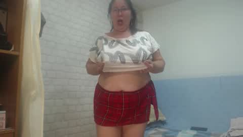 Snapshot of emmasquirt69 chatting on November 16, 9:09 pm emmasquirt69 online show from November 16, 9:09 pm