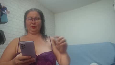 Snapshot of emmasquirt69 chatting on December 17, 10:05 pm emmasquirt69 online show from December 17, 10:05 pm