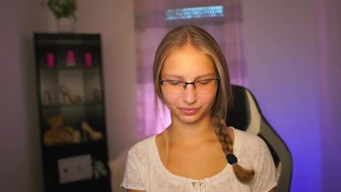 Snapshot of emmie_murray chatting on September 28, 12:54 pm Emmie online show from September 28, 12:54 pm