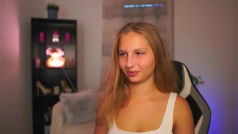 Snapshot of emmie_murray chatting on October 17, 1:03 pm Emmie online show from October 17, 1:03 pm