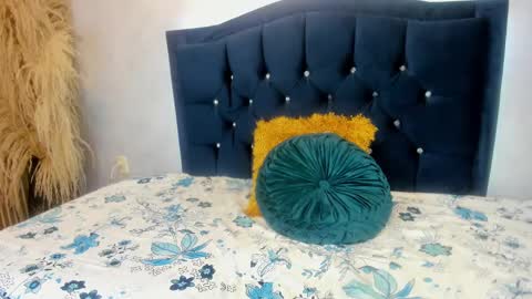 Emmi online show from October 8, 8:17 pm