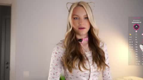 Aurora online show from October 19, 6:36 am