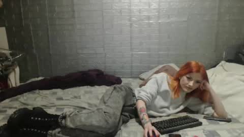 Emmily000 online show from December 3, 2:03 am