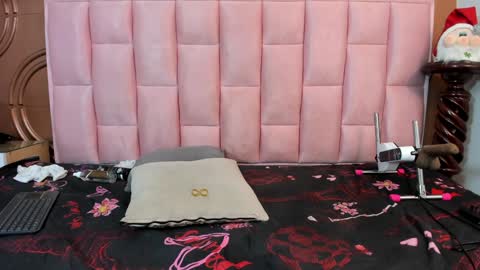 Emmily keller online show from December 6, 2:38 pm