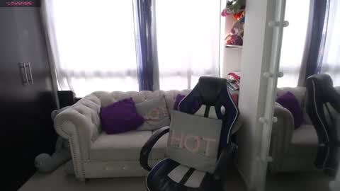 Snapshot of emmilychevalier chatting on January 6, 9:11 pm Emmily online show from January 6, 9:11 pm