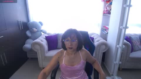 Snapshot of emmilychevalier chatting on January 18, 8:19 pm Emmily online show from January 18, 8:19 pm