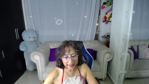 Snapshot of emmilychevalier chatting on February 8, 11:24 pm Emmily online show from February 8, 11:24 pm